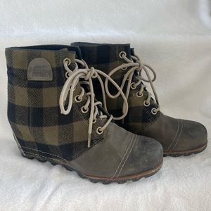 Sorel Womens Green Black Buffalo Plaid Wool Leather Wedge Boots Size US 12